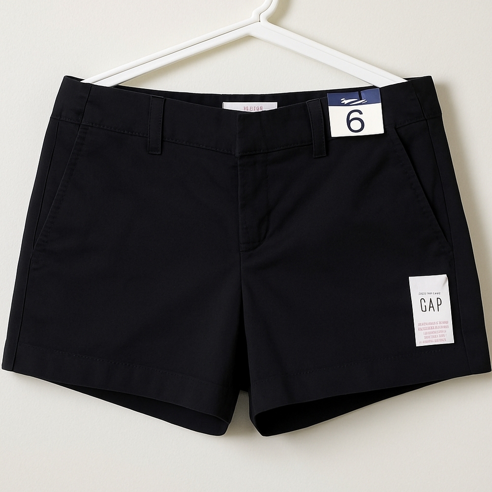 GAP 4” Downtown Khaki Shorts – Size 6 (NWT)